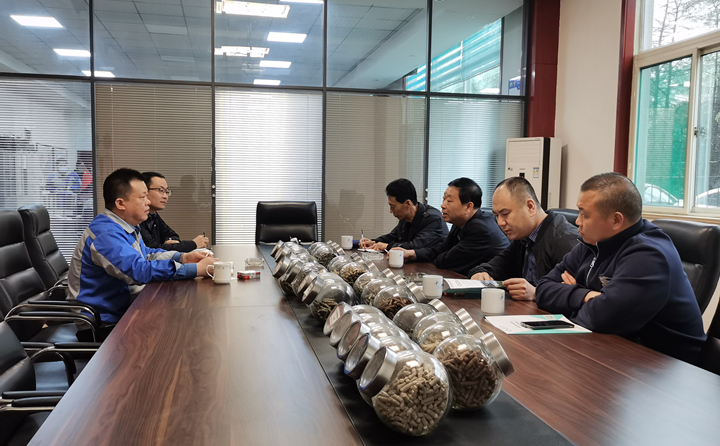 與集團總經(jīng)理孫寧波及部門負責人座談，就項目建設、環(huán)境影響、補貼政策等內(nèi)容進行了探討交流