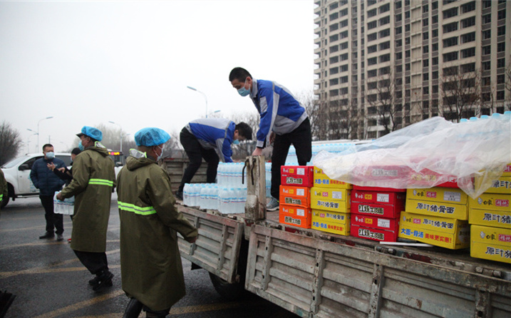 2月25日，山東金格瑞機械有限公司派代表來到齊魯師范學(xué)院捐贈防疫物資，保障校園防疫物品備足備齊，助力學(xué)校的疫情防控工作。