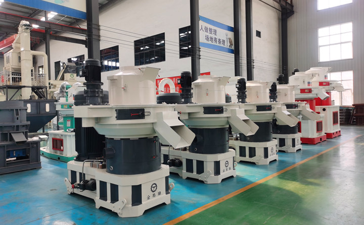 山東金格瑞顆粒機(jī)廠家負(fù)責(zé)免費(fèi)提供制粒生產(chǎn)線方案，為每一位客戶進(jìn)行試機(jī)；產(chǎn)品使用中，我們給客戶提供“保姆式”服務(wù)，定期進(jìn)行電話回訪，定期進(jìn)行現(xiàn)場(chǎng)專(zhuān)訪；讓您在產(chǎn)品使用過(guò)程中，放心、安心、舒心