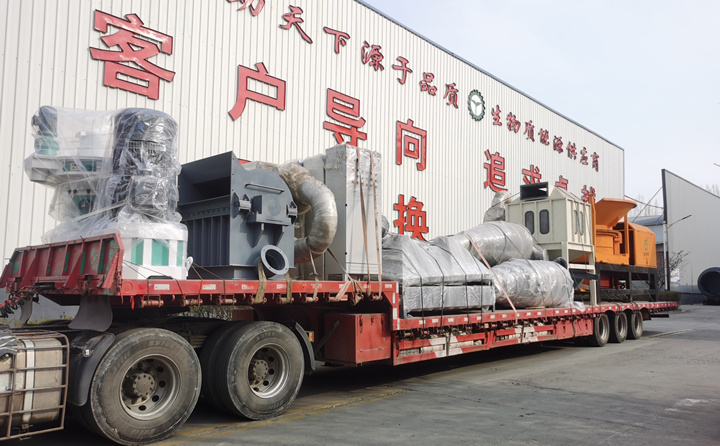 由于山東顆粒機(jī)質(zhì)量與價(jià)格并存，在市場(chǎng)的所占比例越來(lái)越大，越來(lái)越多的客戶選擇與山東顆粒機(jī)廠家合作，購(gòu)買鋸末顆粒機(jī)、破碎機(jī)、粉碎機(jī)等設(shè)備。