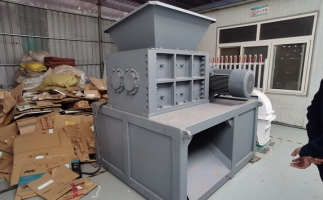 撕碎機(jī)撕碎硬紙殼，全程記錄！