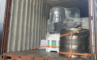 2套160kw鋸末顆粒機(jī)發(fā)往東南亞，生產(chǎn)線已裝車，準(zhǔn)備發(fā)貨