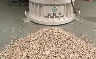 木屑顆粒機加工環(huán)保燃料顆粒，用綠色昭示未來